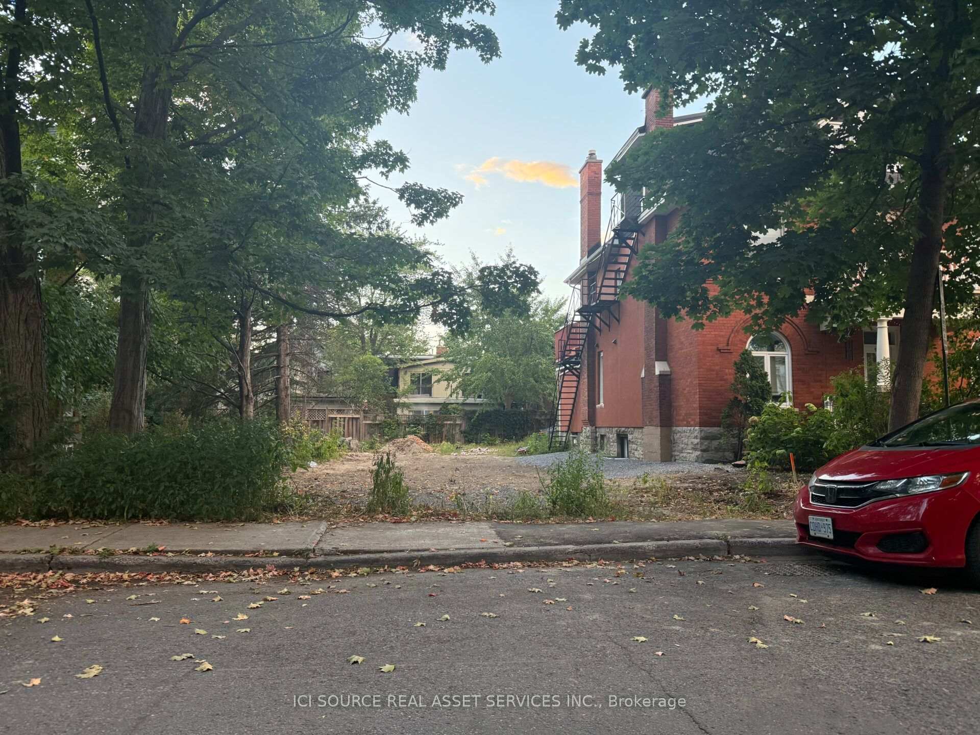 Photo 2 of 323 Daly Avenue, Ottawa, Sandy Hill — HOMEH