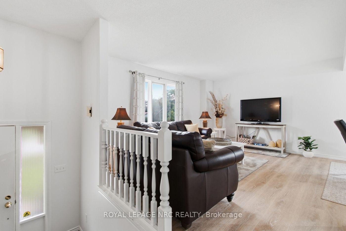 Photo 4 of 32 Crestcombe Road, St. Catharines, Ridley — HOMEH