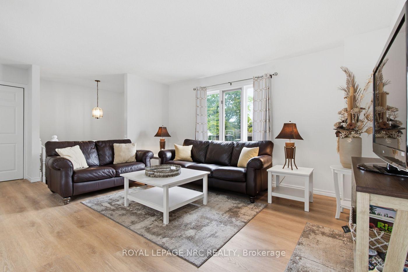Photo 5 of 32 Crestcombe Road, St. Catharines, Ridley — HOMEH