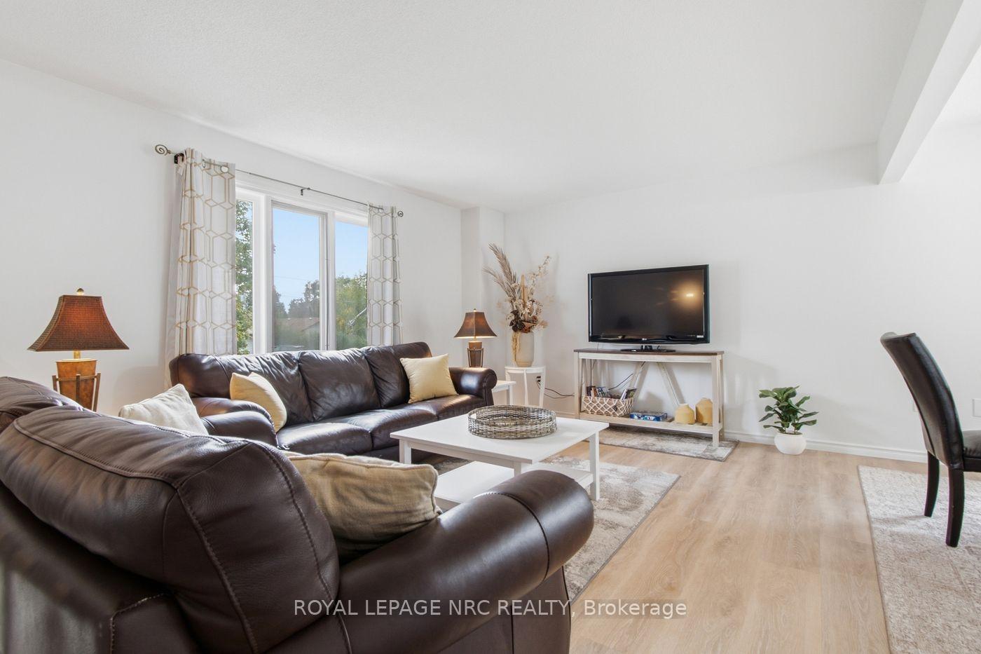 Photo 6 of 32 Crestcombe Road, St. Catharines, Ridley — HOMEH