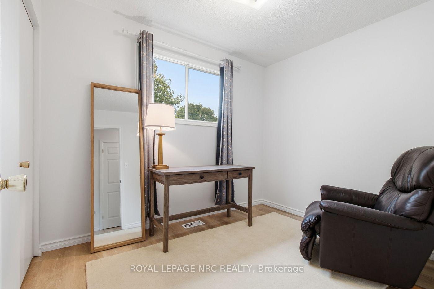 Photo 18 of 32 Crestcombe Road, St. Catharines, Ridley — HOMEH