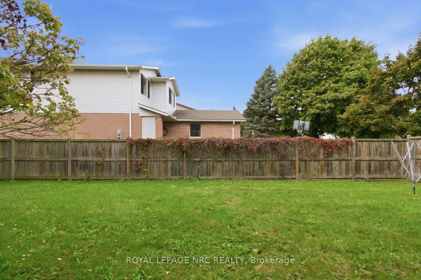 Photo 36 of 32 Crestcombe Road, St. Catharines, Ridley — HOMEH