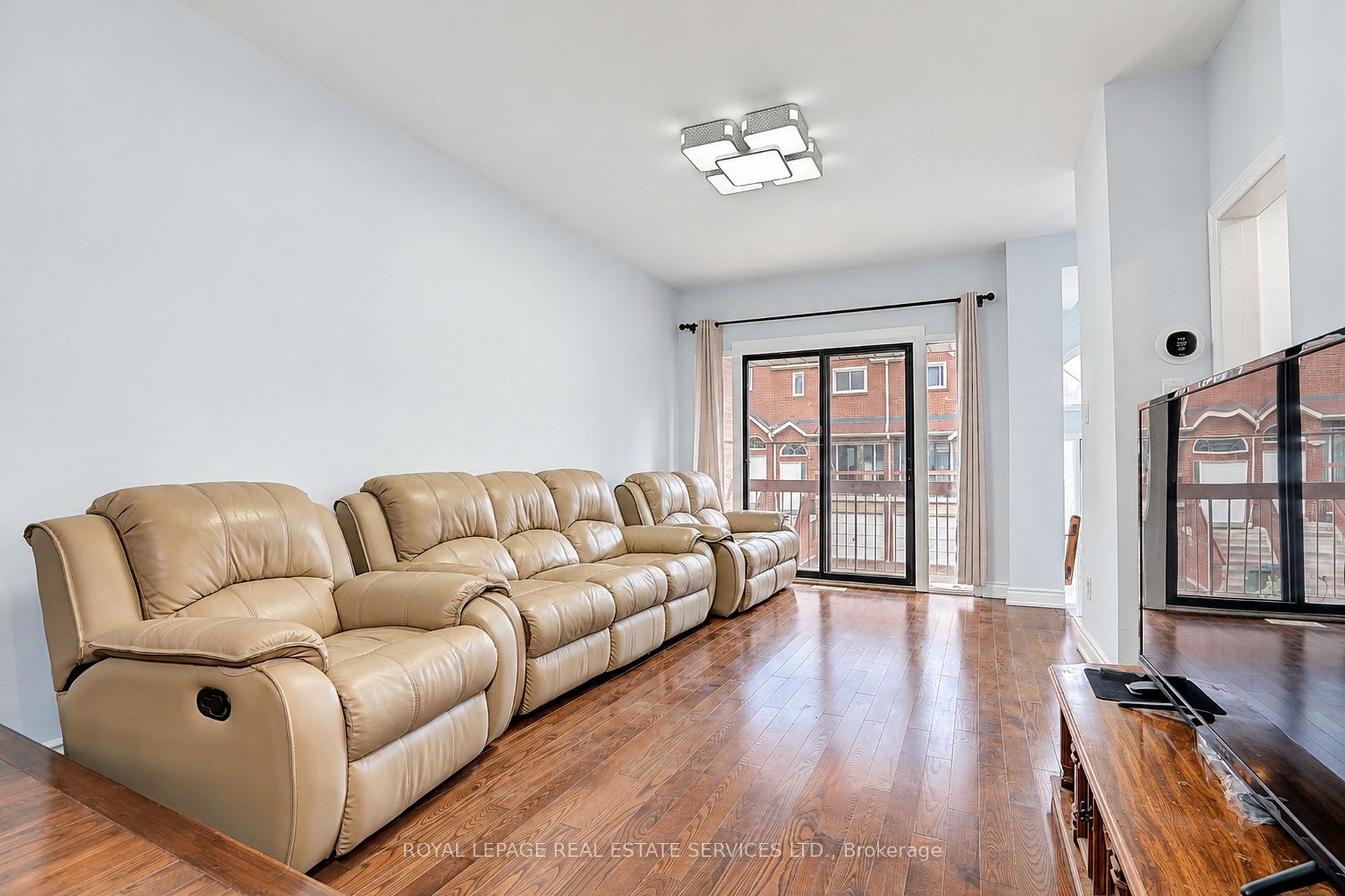 Photo 5 of Unit 10, 10 Reidmount Avenue, Scarborough, Agincourt South-Malvern West — HOMEH