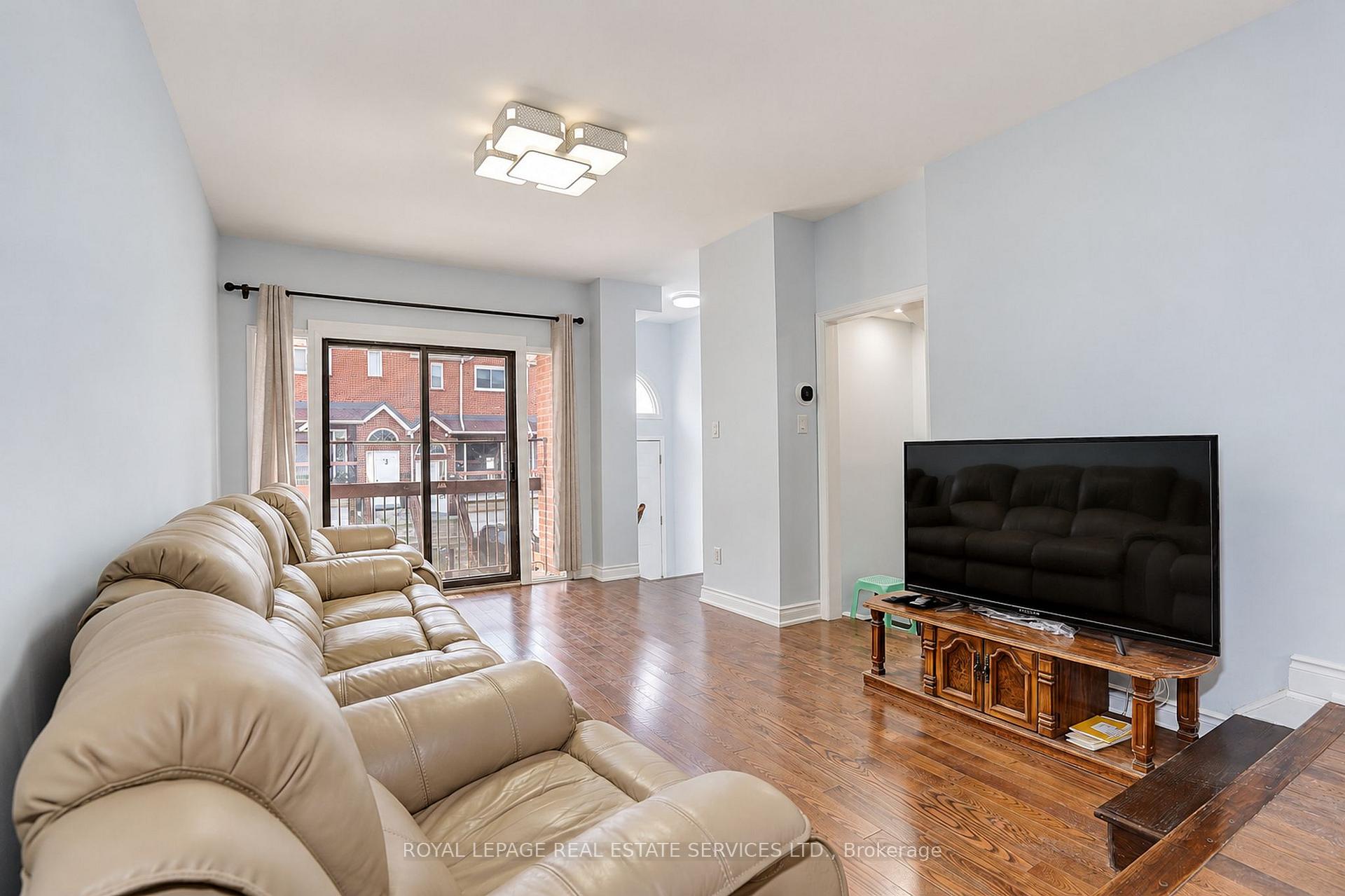 Photo 6 of Unit 10, 10 Reidmount Avenue, Scarborough, Agincourt South-Malvern West — HOMEH