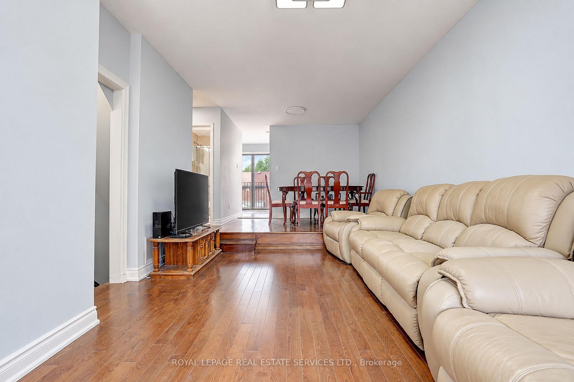 Photo 8 of Unit 10, 10 Reidmount Avenue, Scarborough, Agincourt South-Malvern West — HOMEH