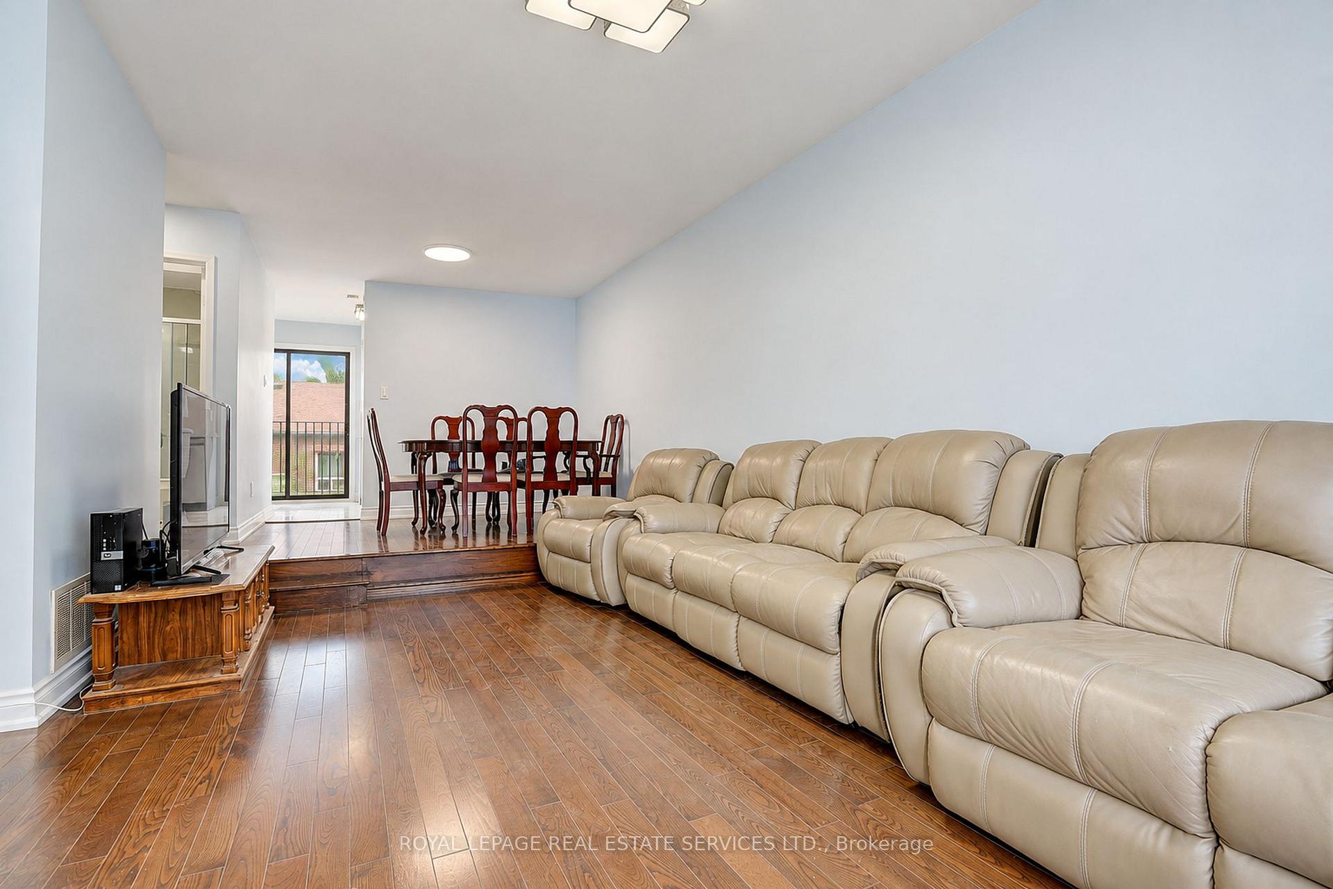 Photo 10 of Unit 10, 10 Reidmount Avenue, Scarborough, Agincourt South-Malvern West — HOMEH