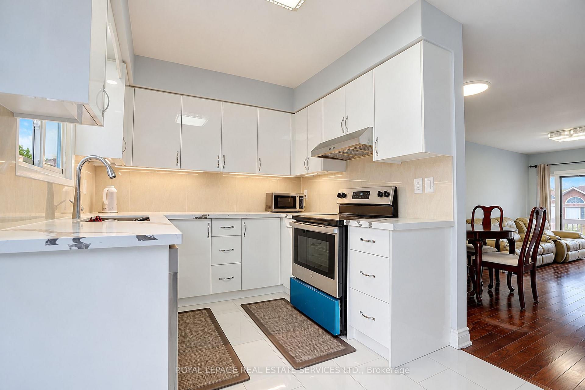 Photo 15 of Unit 10, 10 Reidmount Avenue, Scarborough, Agincourt South-Malvern West — HOMEH
