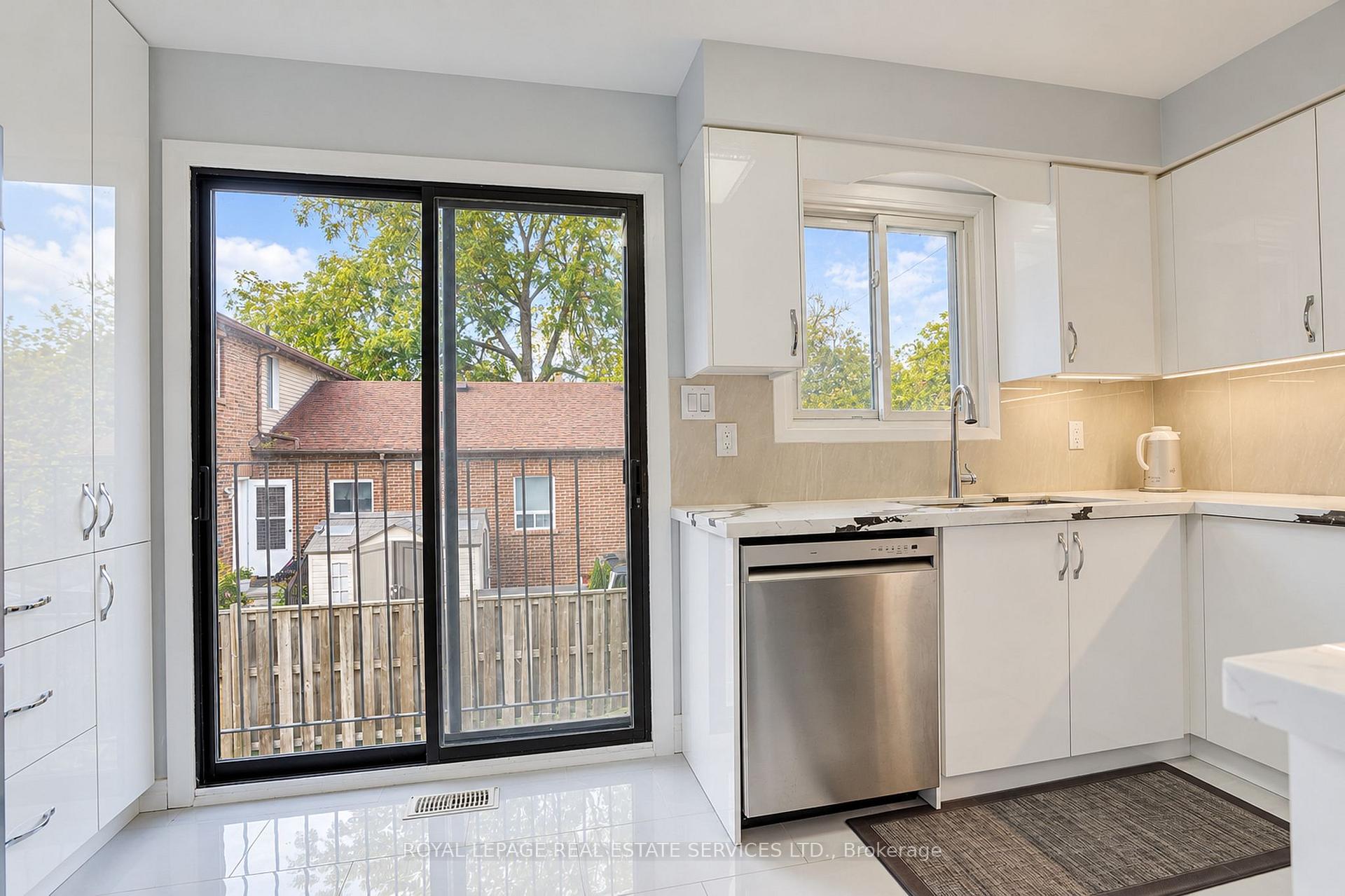 Photo 16 of Unit 10, 10 Reidmount Avenue, Scarborough, Agincourt South-Malvern West — HOMEH