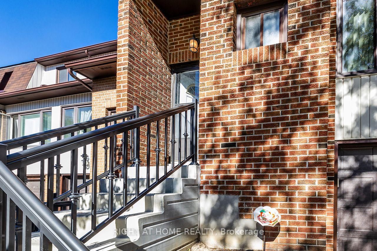 Photo 3 of Unit 5, 765 Oklahoma Drive, Pickering, West Shore — HOMEH