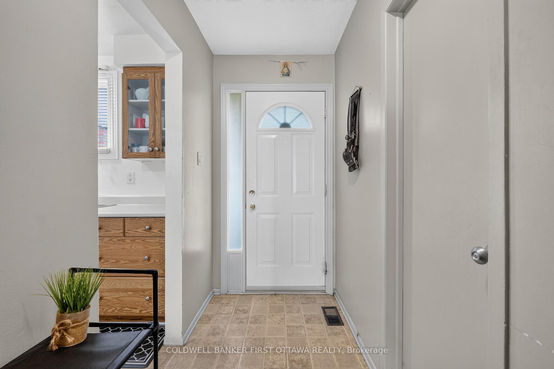 Photo 2 of Unit 98, 1444 Palmerston Drive, Ottawa, Carson Grove — HOMEH