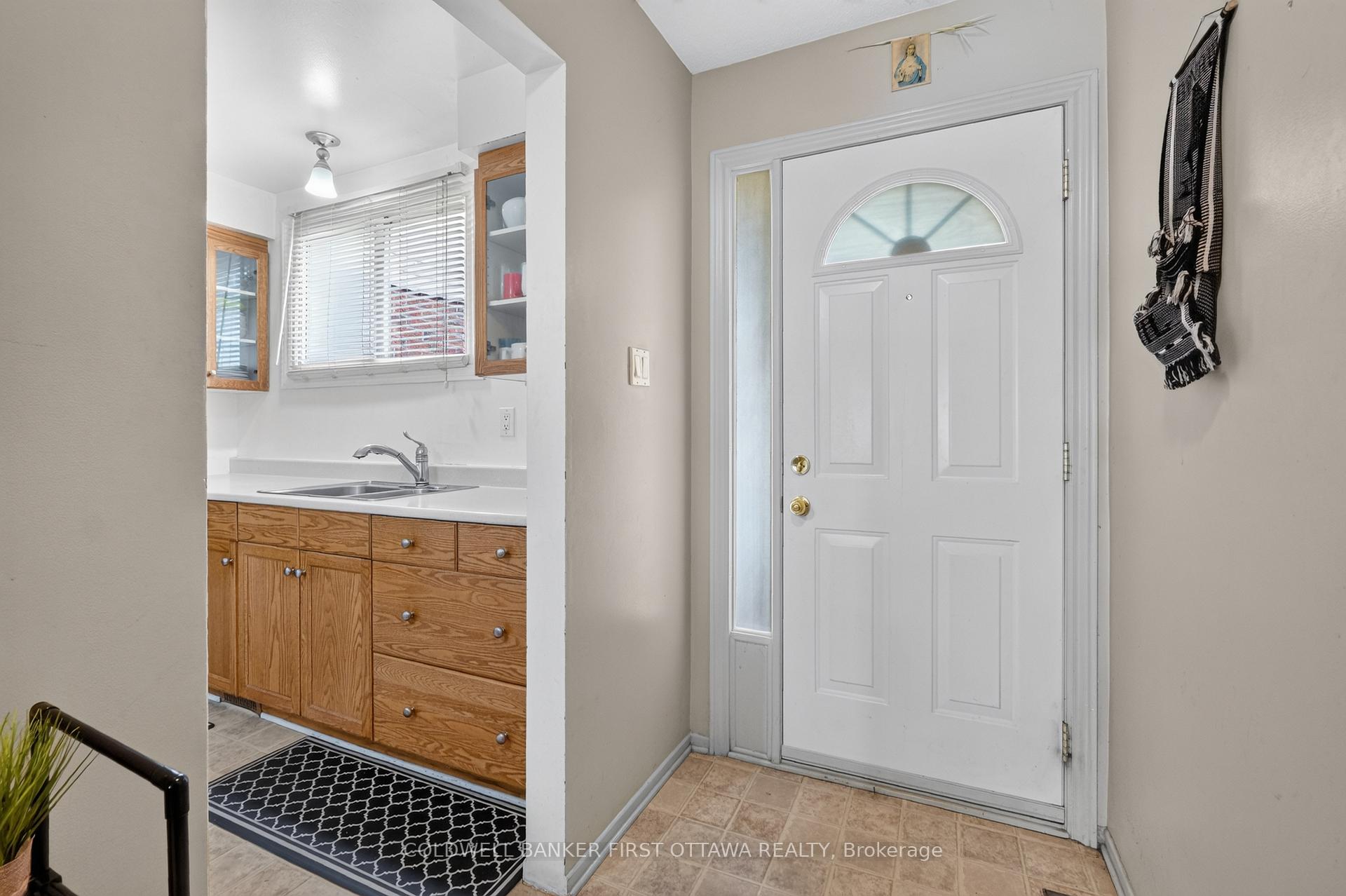 Photo 3 of Unit 98, 1444 Palmerston Drive, Ottawa, Carson Grove — HOMEH
