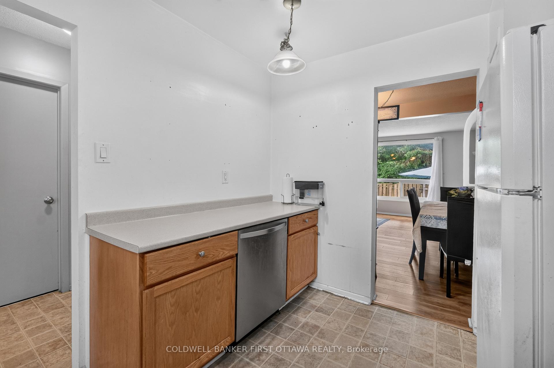 Photo 13 of Unit 98, 1444 Palmerston Drive, Ottawa, Carson Grove — HOMEH