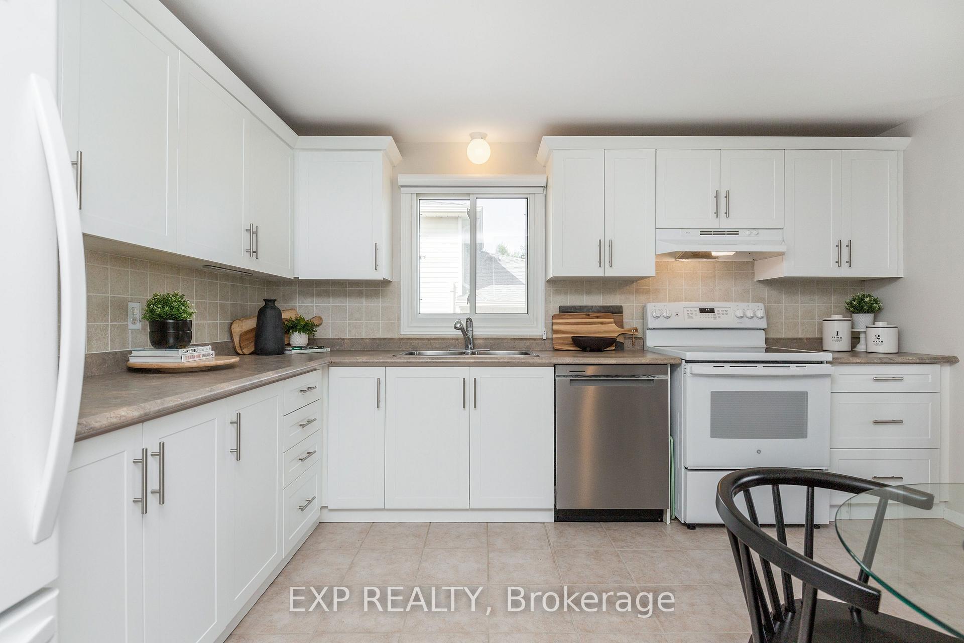 Photo 6 of 12 Craig Crescent, Barrie, Sunnidale — HOMEH