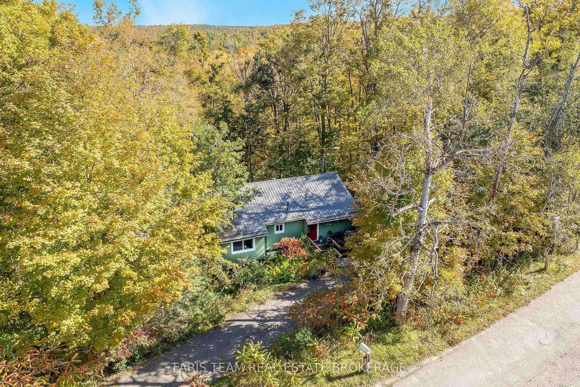 Photo 2 of 29 Oneida Avenue, Oro-Medonte, Sugarbush — HOMEH