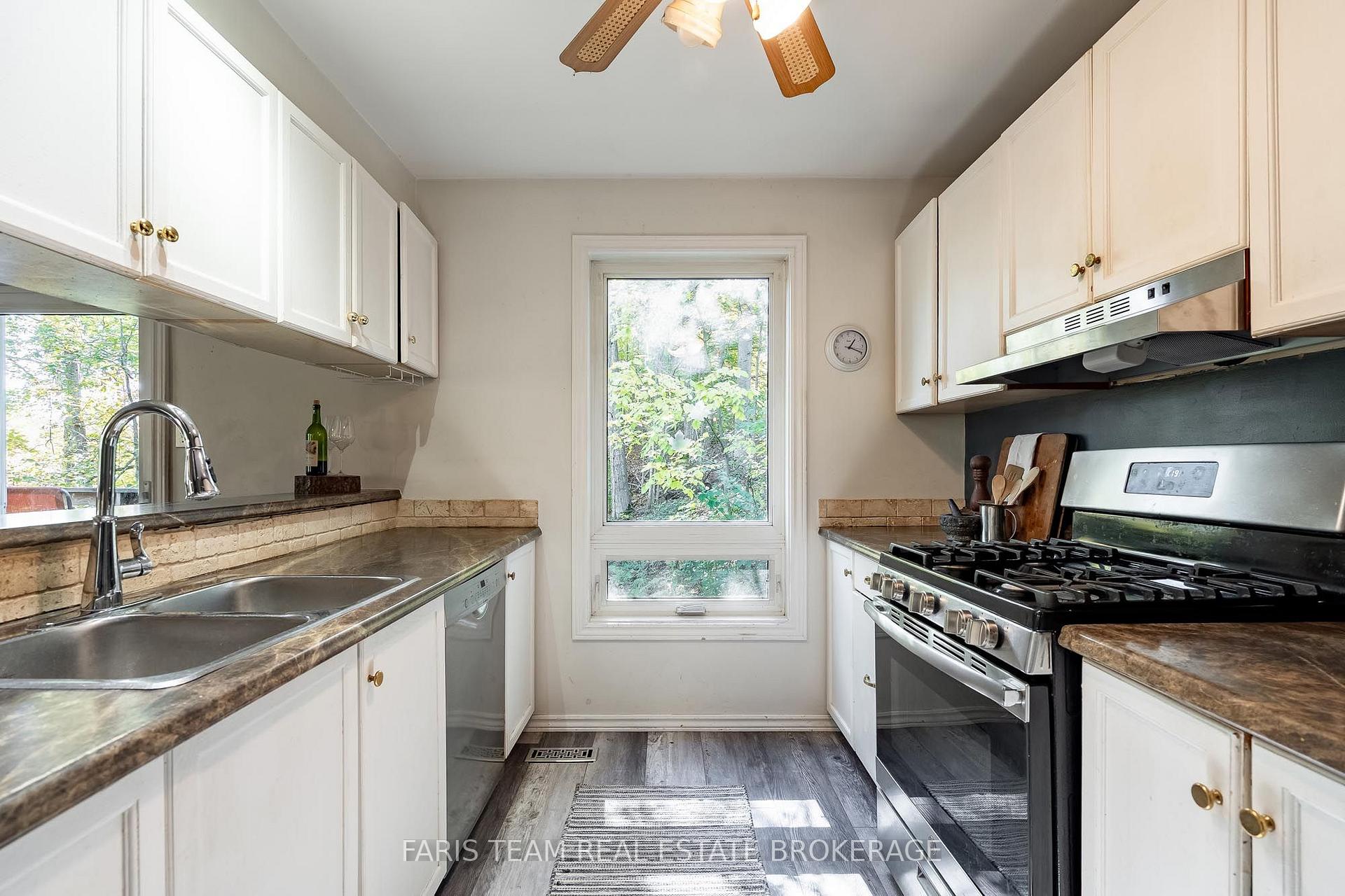 Photo 4 of 29 Oneida Avenue, Oro-Medonte, Sugarbush — HOMEH