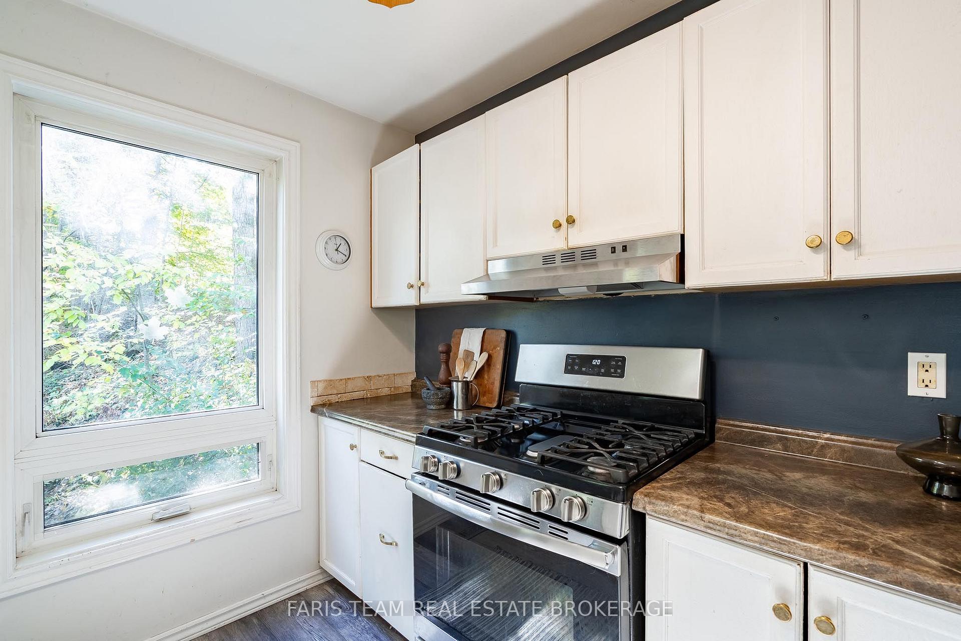 Photo 5 of 29 Oneida Avenue, Oro-Medonte, Sugarbush — HOMEH