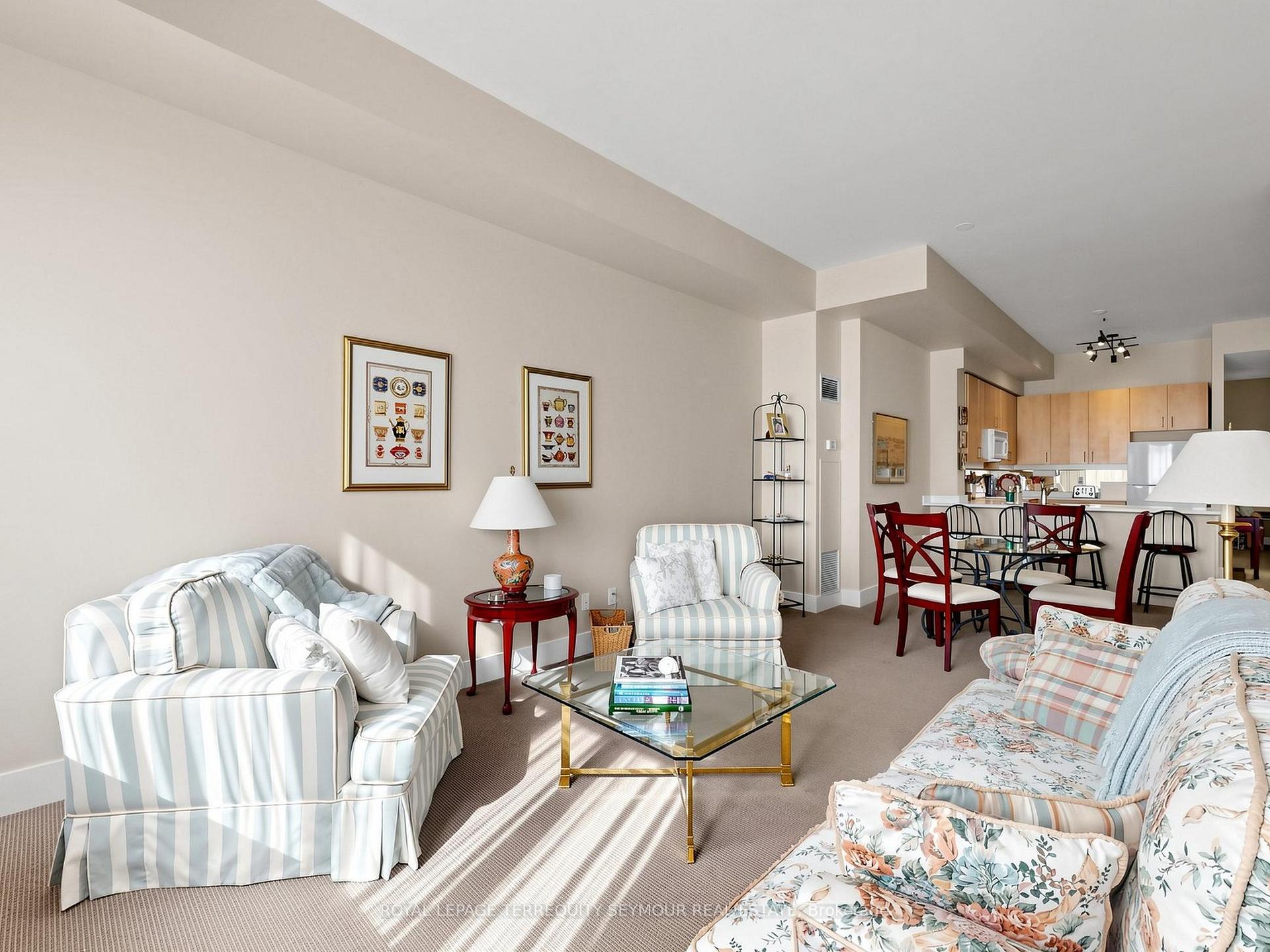 Photo 5 of Unit 401, 562 Eglinton Avenue E, Toronto, Mount Pleasant East — HOMEH