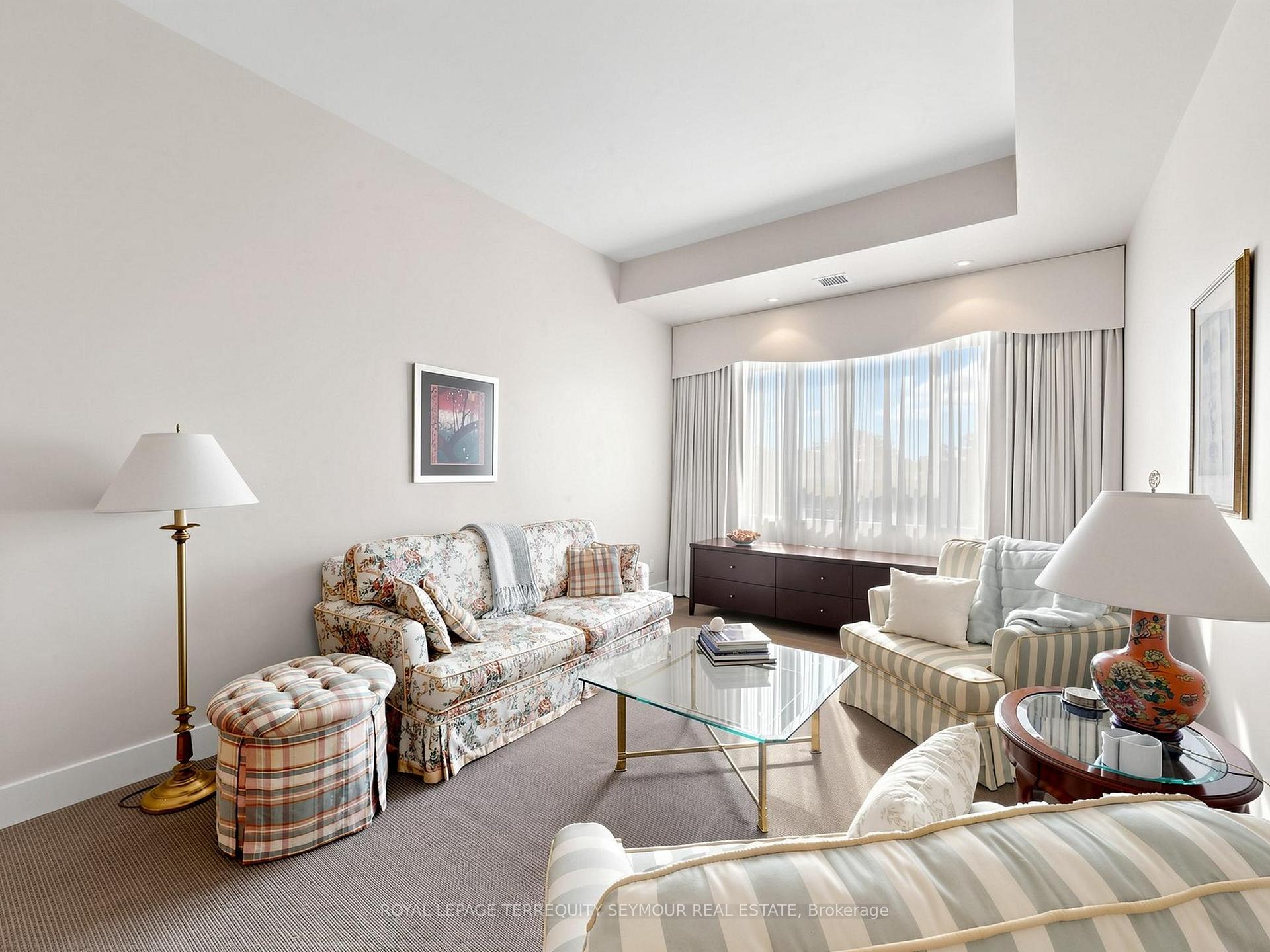 Photo 4 of Unit 401, 562 Eglinton Avenue E, Toronto, Mount Pleasant East — HOMEH