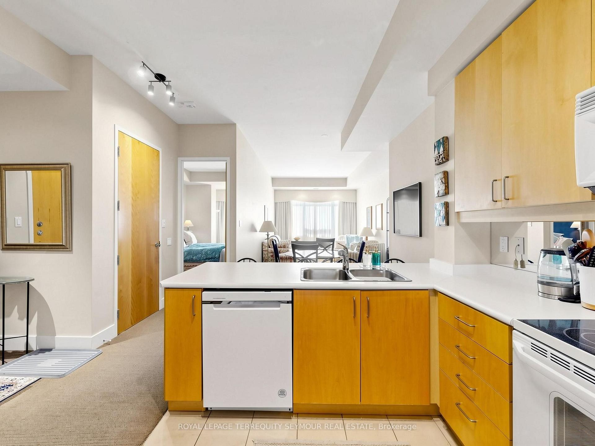Photo 11 of Unit 401, 562 Eglinton Avenue E, Toronto, Mount Pleasant East — HOMEH