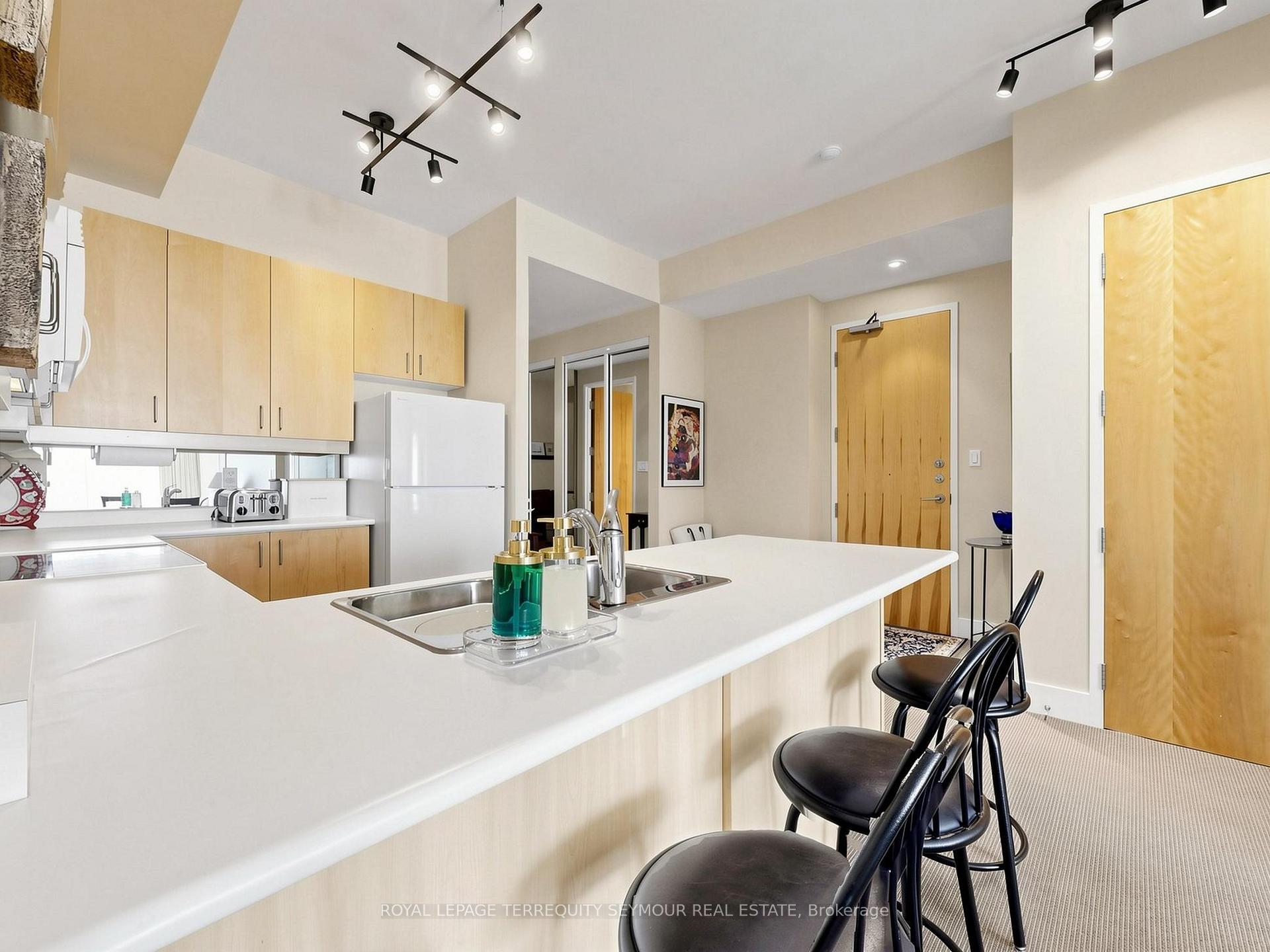 Photo 12 of Unit 401, 562 Eglinton Avenue E, Toronto, Mount Pleasant East — HOMEH