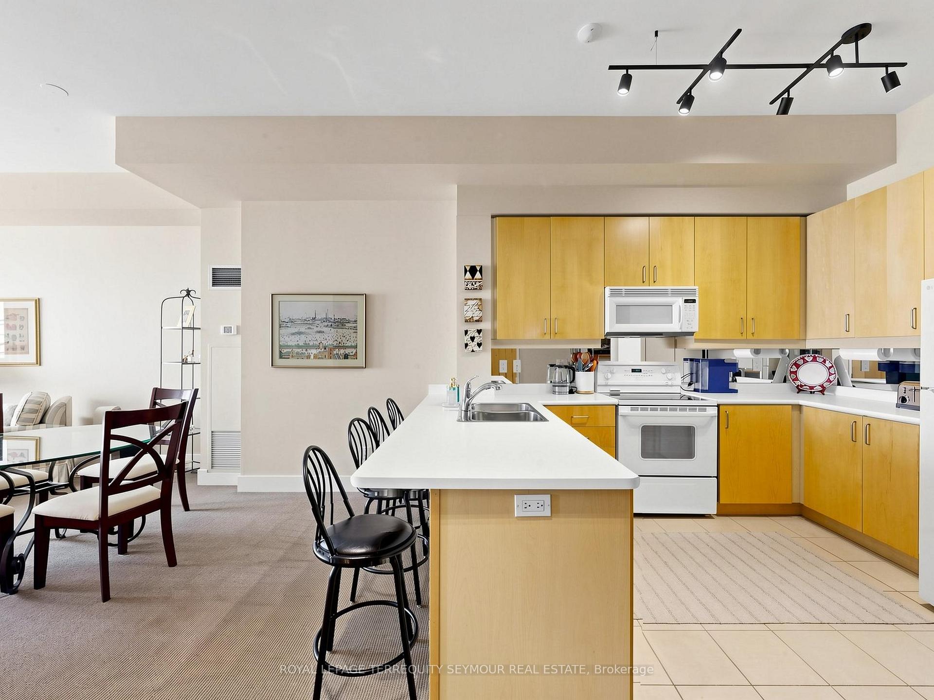 Photo 13 of Unit 401, 562 Eglinton Avenue E, Toronto, Mount Pleasant East — HOMEH