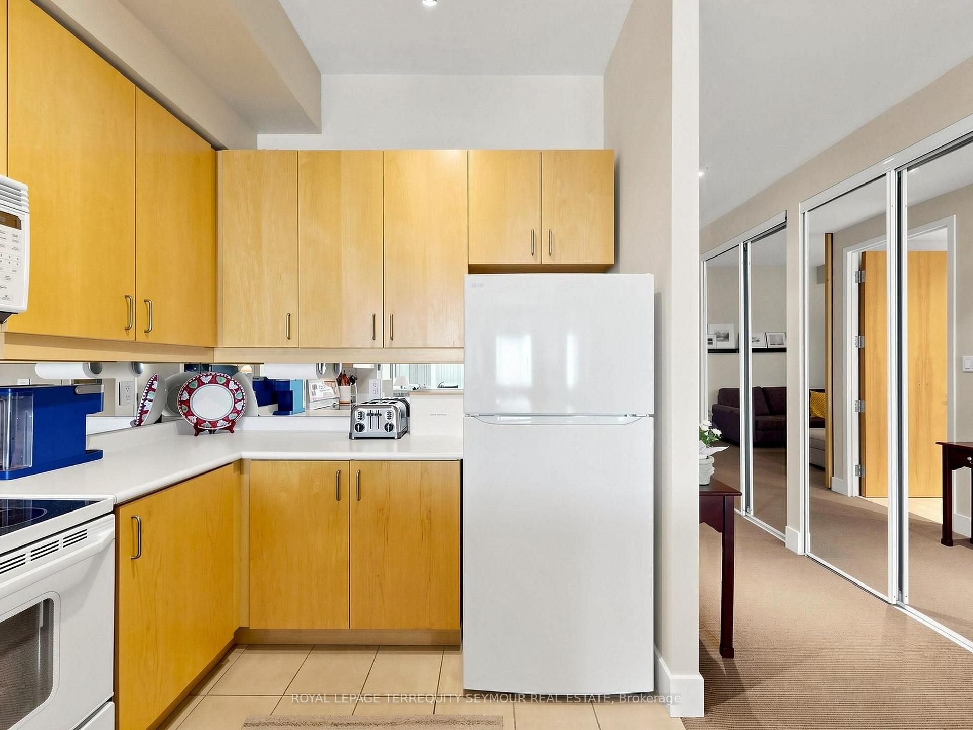 Photo 15 of Unit 401, 562 Eglinton Avenue E, Toronto, Mount Pleasant East — HOMEH