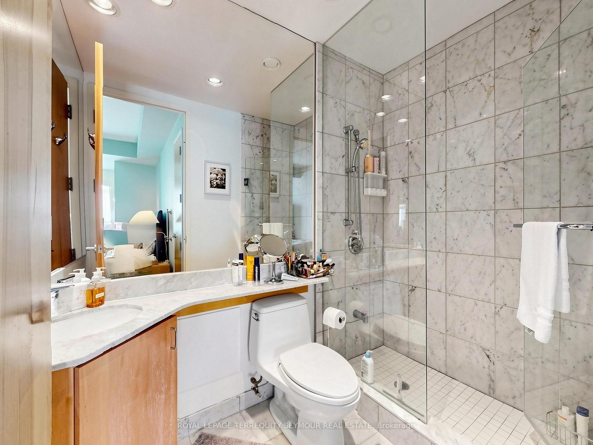 Photo 19 of Unit 401, 562 Eglinton Avenue E, Toronto, Mount Pleasant East — HOMEH