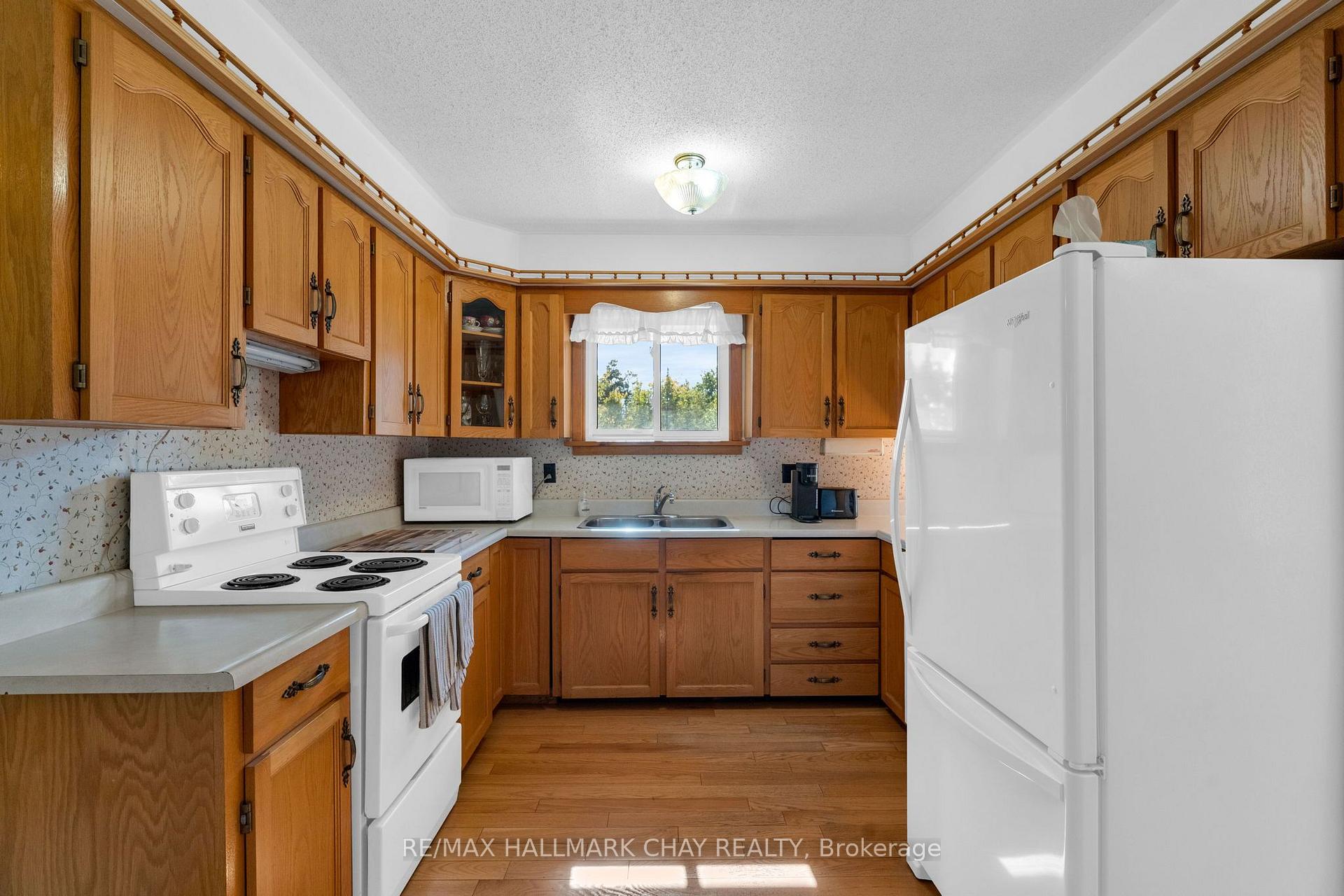 Photo 7 of 1855 Sunnidale Road, Springwater, Rural Springwater — HOMEH