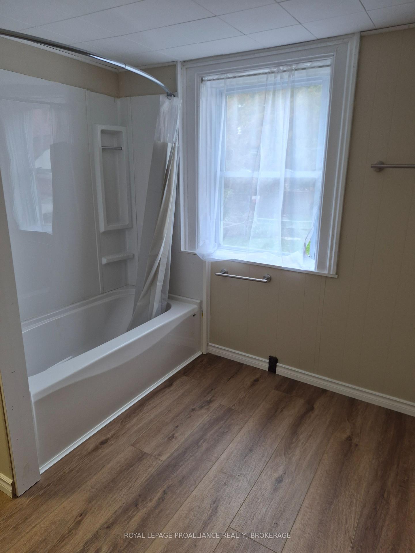 Photo 10 of 7 Dales Avenue, Brockville, Brockville — HOMEH