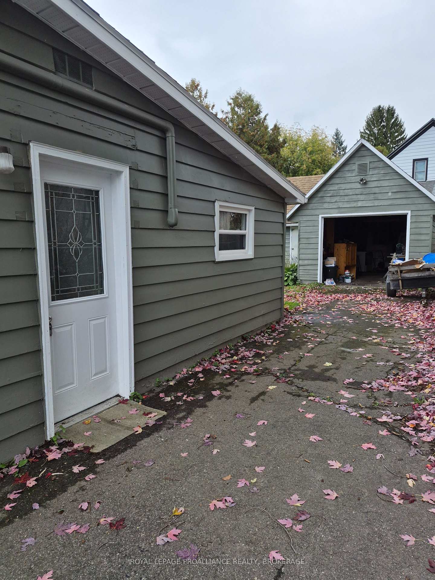 Photo 11 of 7 Dales Avenue, Brockville, Brockville — HOMEH