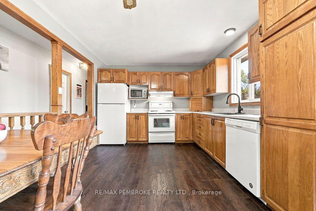Photo 3 of 37800 41 Highway, North Algona Wilberforce, North Algona/Wilberforce Twp — HOMEH