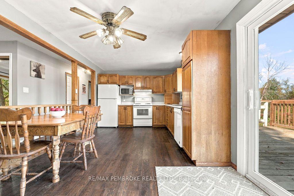 Photo 4 of 37800 41 Highway, North Algona Wilberforce, North Algona/Wilberforce Twp — HOMEH