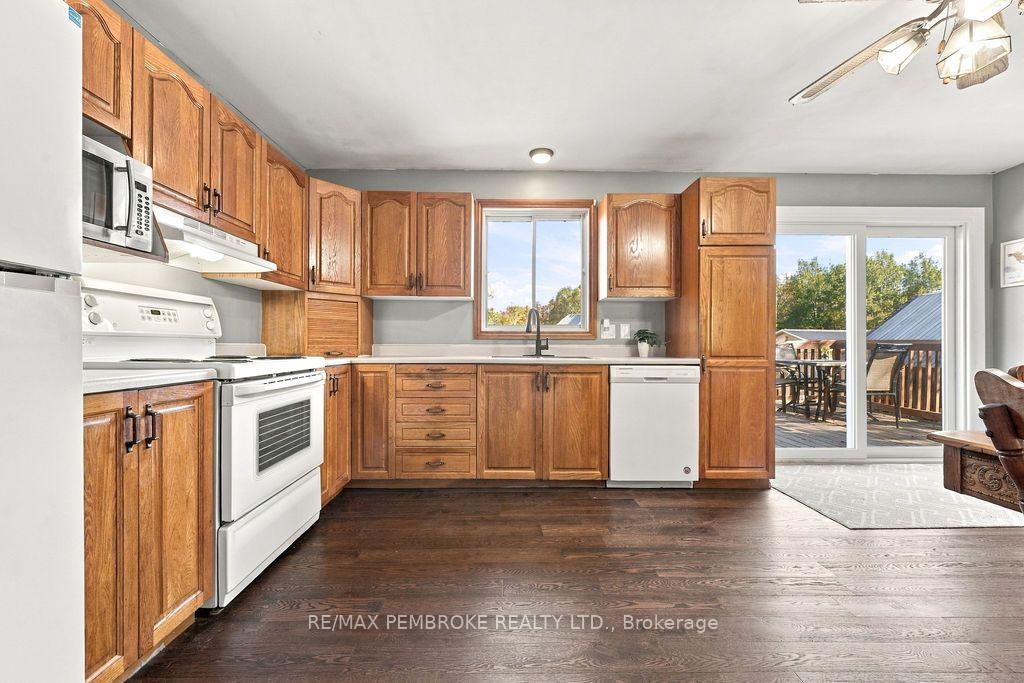 Photo 9 of 37800 41 Highway, North Algona Wilberforce, North Algona/Wilberforce Twp — HOMEH