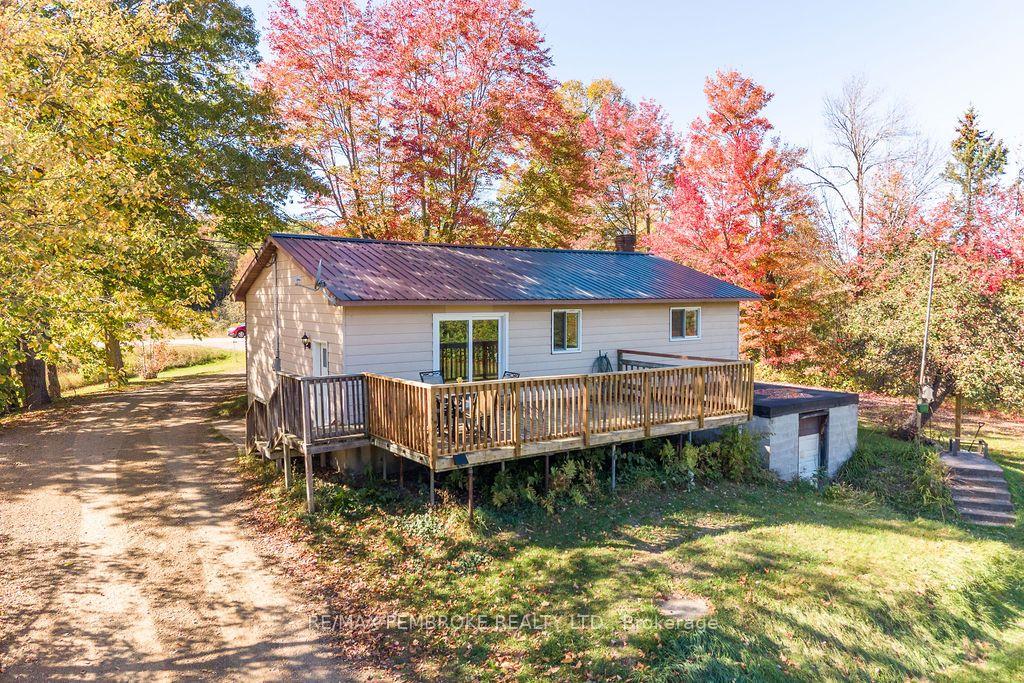 Photo 10 of 37800 41 Highway, North Algona Wilberforce, North Algona/Wilberforce Twp — HOMEH