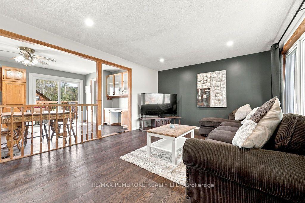 Photo 12 of 37800 41 Highway, North Algona Wilberforce, North Algona/Wilberforce Twp — HOMEH
