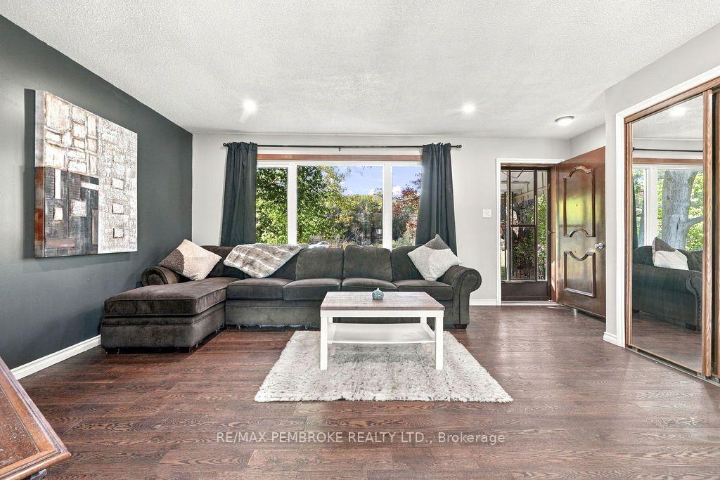 Photo 13 of 37800 41 Highway, North Algona Wilberforce, North Algona/Wilberforce Twp — HOMEH