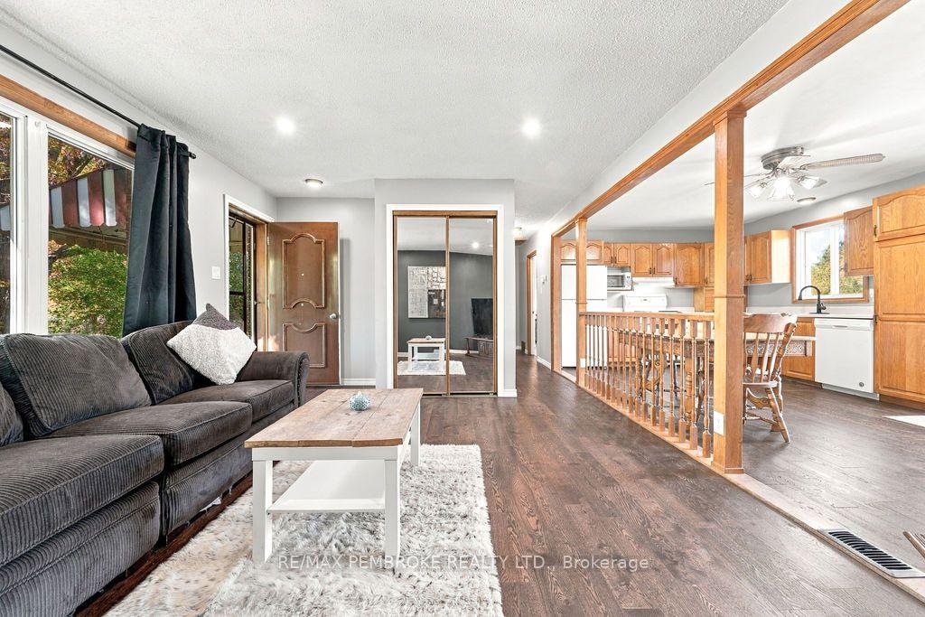 Photo 14 of 37800 41 Highway, North Algona Wilberforce, North Algona/Wilberforce Twp — HOMEH
