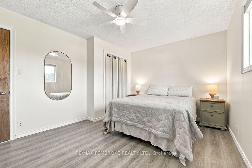 Photo 17 of 37800 41 Highway, North Algona Wilberforce, North Algona/Wilberforce Twp — HOMEH