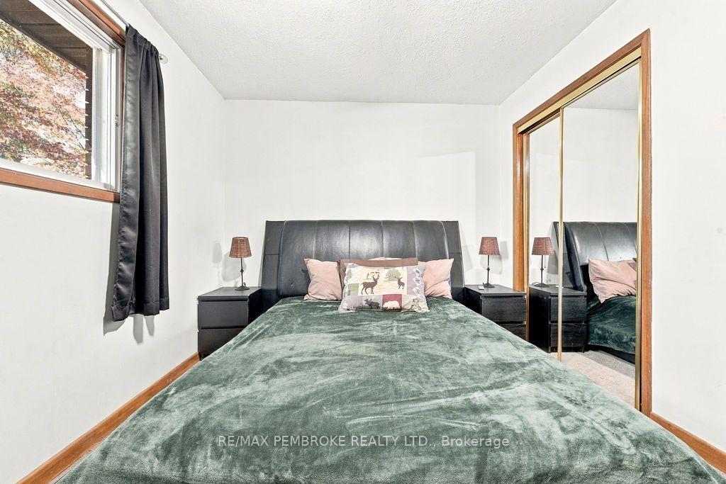 Photo 18 of 37800 41 Highway, North Algona Wilberforce, North Algona/Wilberforce Twp — HOMEH