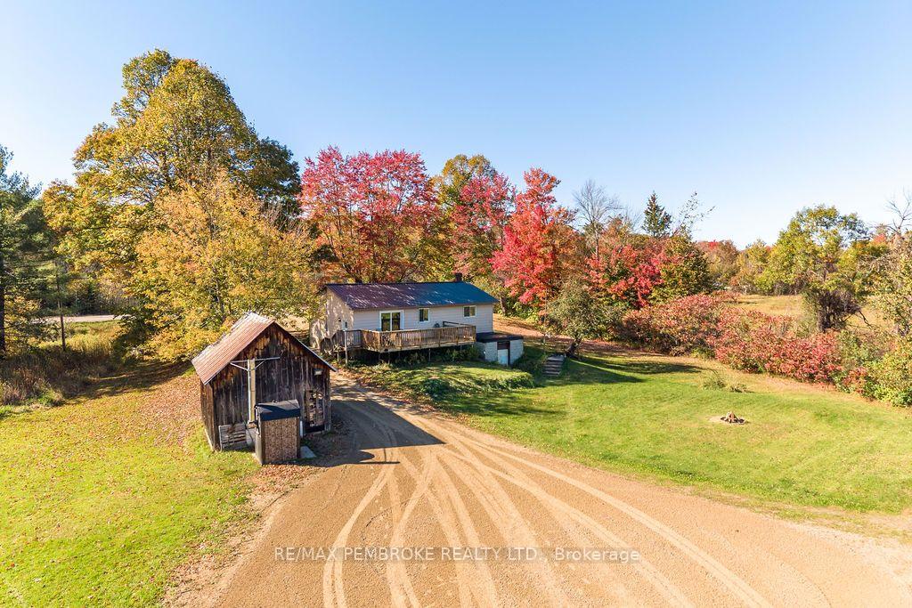 Photo 19 of 37800 41 Highway, North Algona Wilberforce, North Algona/Wilberforce Twp — HOMEH