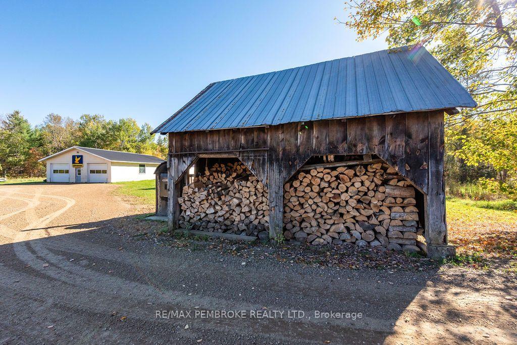 Photo 26 of 37800 41 Highway, North Algona Wilberforce, North Algona/Wilberforce Twp — HOMEH
