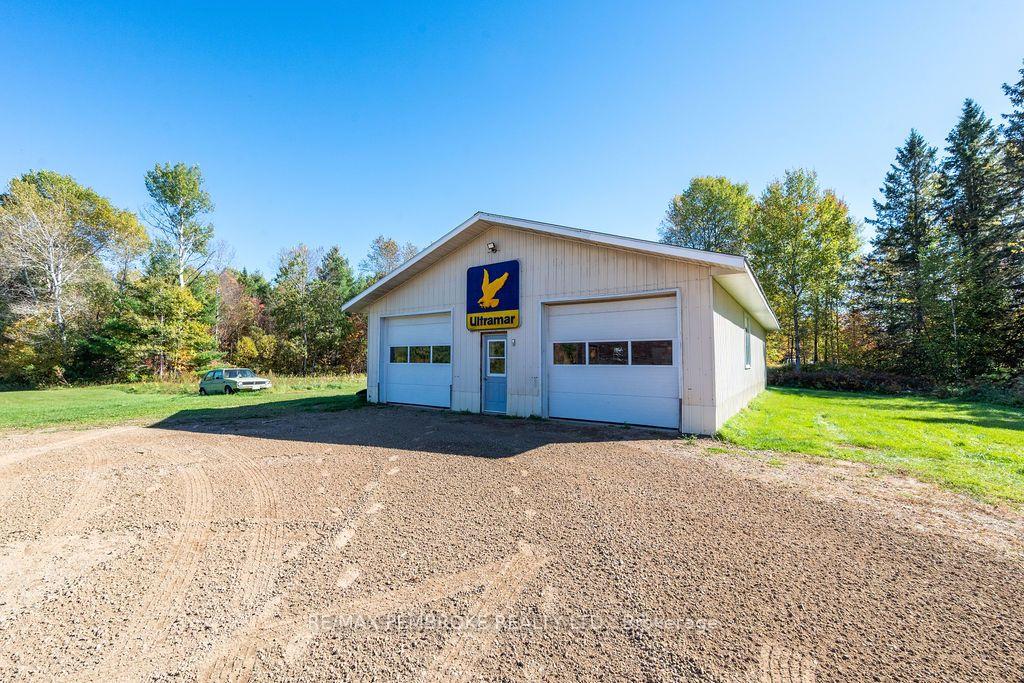 Photo 31 of 37800 41 Highway, North Algona Wilberforce, North Algona/Wilberforce Twp — HOMEH