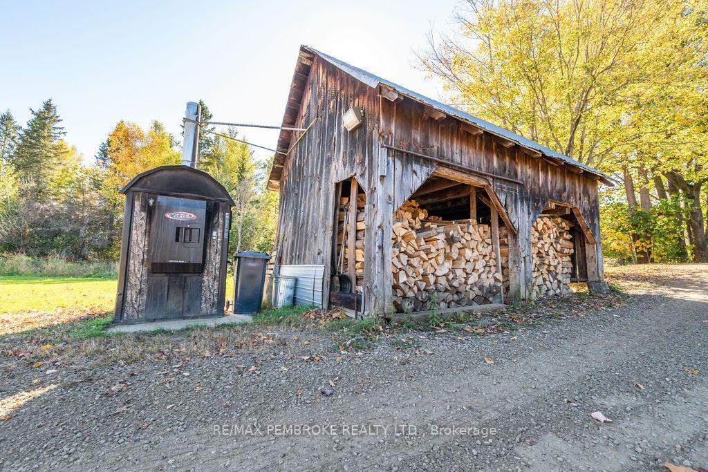 Photo 39 of 37800 41 Highway, North Algona Wilberforce, North Algona/Wilberforce Twp — HOMEH