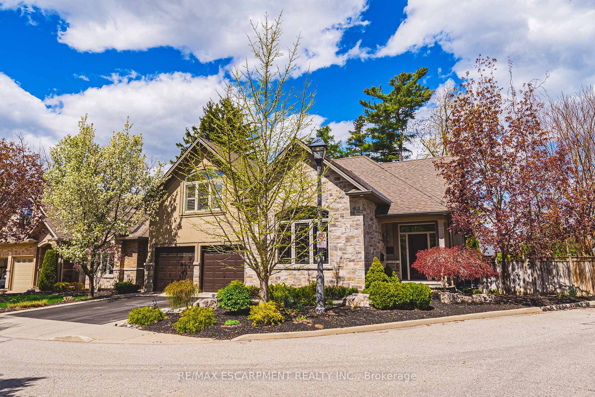 Photo 2 of Unit 3, 976 Shadeland Avenue, Burlington, LaSalle — HOMEH