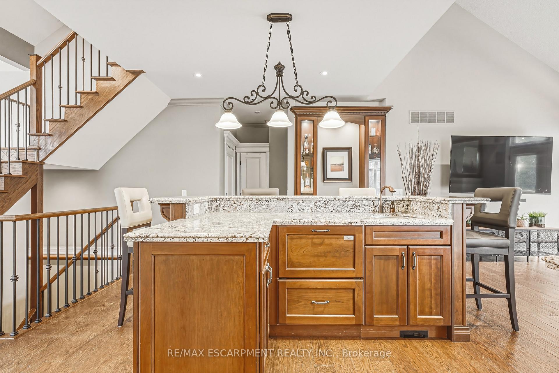 Photo 10 of Unit 3, 976 Shadeland Avenue, Burlington, LaSalle — HOMEH