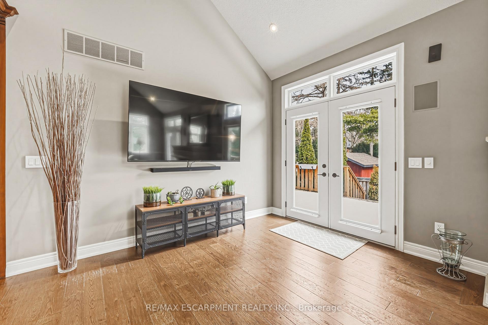 Photo 18 of Unit 3, 976 Shadeland Avenue, Burlington, LaSalle — HOMEH
