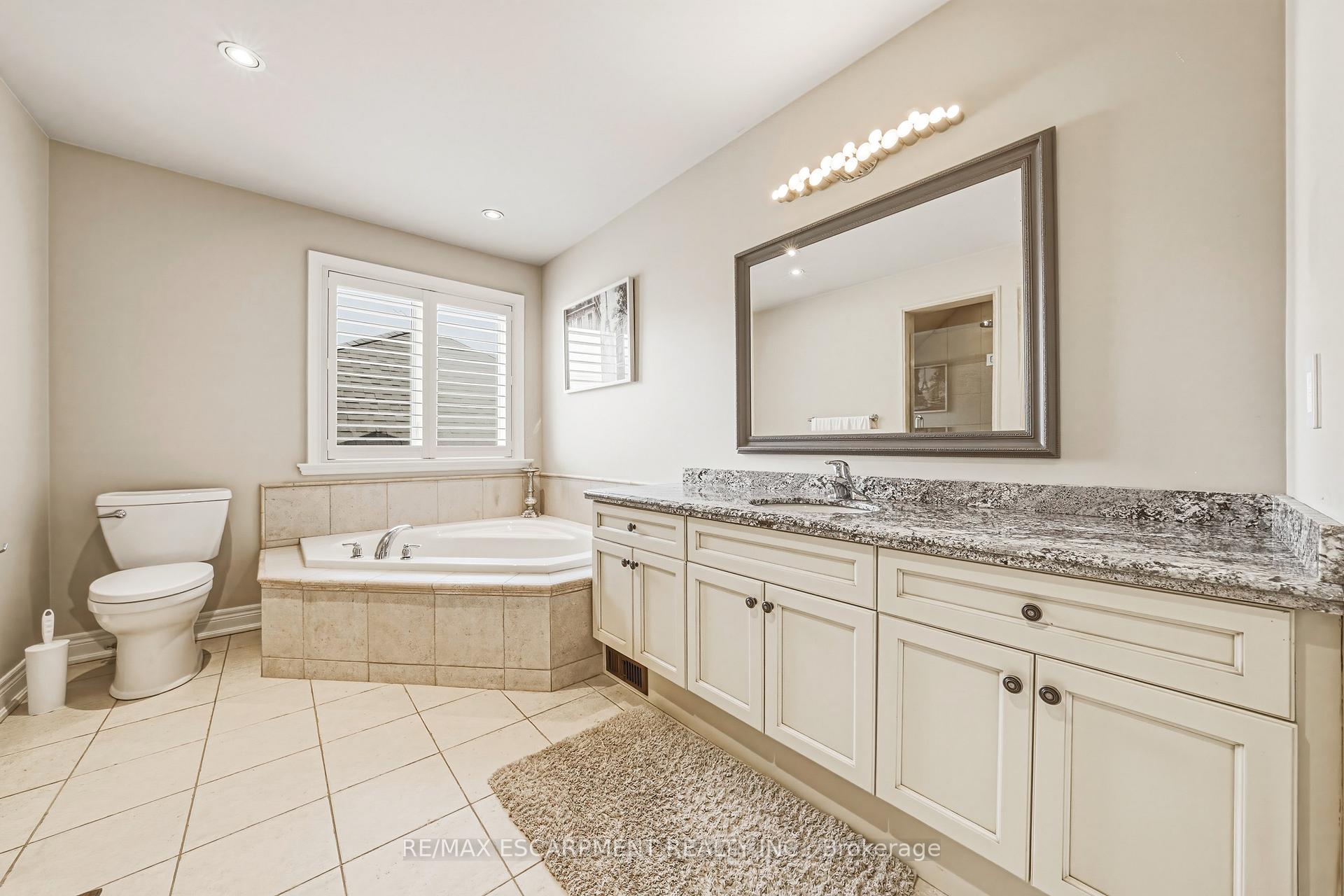 Photo 28 of Unit 3, 976 Shadeland Avenue, Burlington, LaSalle — HOMEH