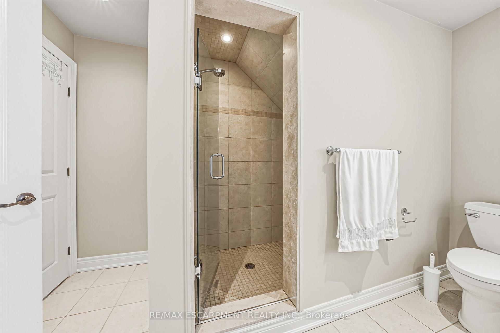 Photo 30 of Unit 3, 976 Shadeland Avenue, Burlington, LaSalle — HOMEH