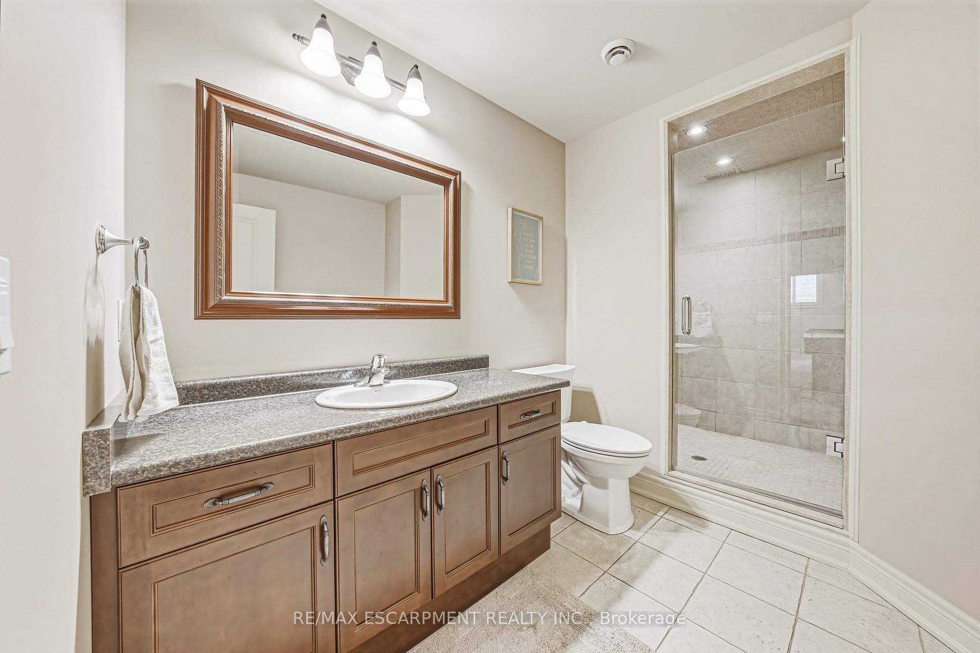 Photo 39 of Unit 3, 976 Shadeland Avenue, Burlington, LaSalle — HOMEH
