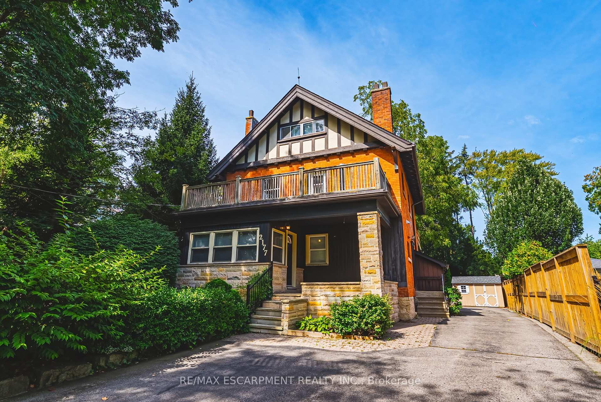Photo of 2177 Lakeshore Road